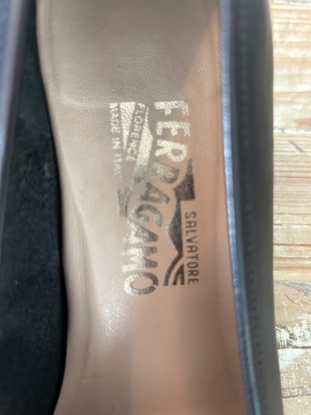 Salvatore Ferragamo Black Leather Engraved Logo Penny Loafer Heel Pump Sz 9.5 D - Picture 2 of 11